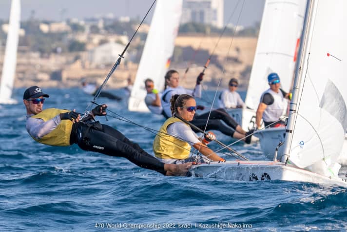 This snapshot shows just how tough the World Championship races were for the crews. Philipp Autenrieth stretches himself mightily ...