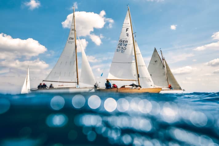 In verschiedenen Gruppen gehen die Yachten auf den German Classics vor Laboe an den Start