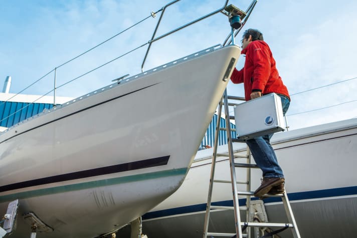 With a critical eye for detail: professional Gräfer providing expertise.