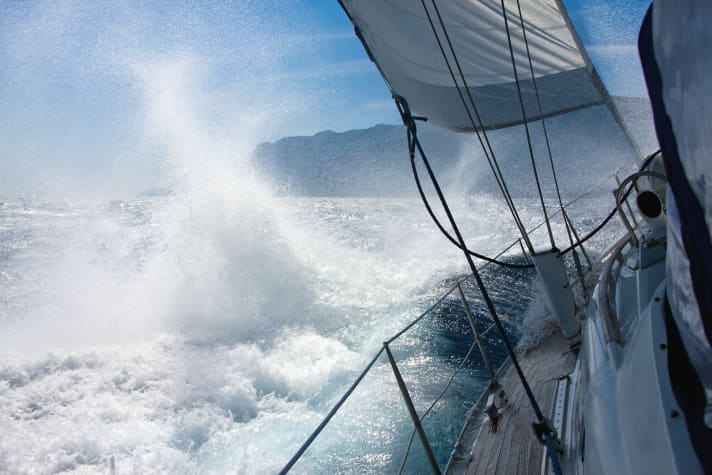 Mit unerfahrener und nicht eingewiesener Crew führt stärkerer Wind schnell zu unnötigem Stress
