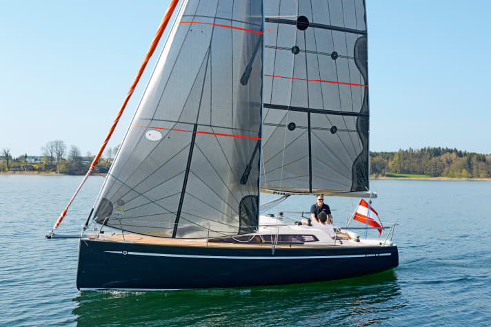 28-foot compact cruiser