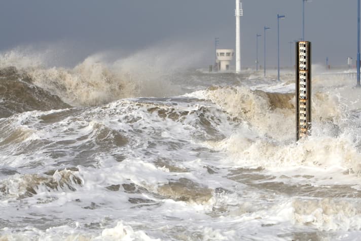 Acqua Natura Ambiente Turismo Vacanze Mare Spiaggia Spiagge Stagione invernale Stagione autunnale Frisia Settentrionale Paesaggio Tempo Porto Porti Mare del Nord Costa Ovest Parco Nazionale Mare di Wadden Mare di Wadden Marea ttt Tempesta Marea Vento Onde Acqua Alta Vento Tempestoso Tempo Protezione della Costa Clima Cambiamento Climatico Livello dell'acqua Dagebüll nnn Copyright/Photo:grafikfoto.de