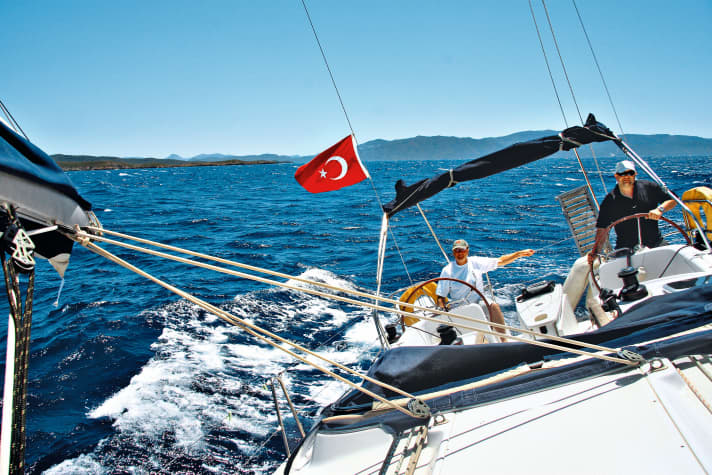   Turkey has been hit doubly hard this summer: many sailors from Western Europe have already stayed away from the country in recent years. Now the Russian sailors, who had recently brought money into the country, are also likely to stay away