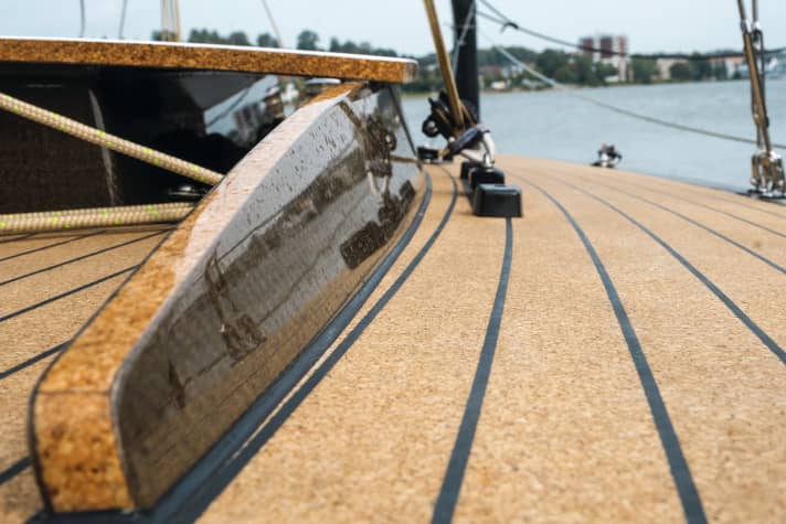   Die technischen Eigenschaften machen Kork zu einem idealen Decksbelag, zudem ist das Naturprodukt nachhaltig