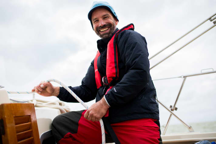   Michael Guggenberger, che lavora come skipper e istruttore di vela quando non si sta preparando per la circumnavigazione in solitaria del globo.