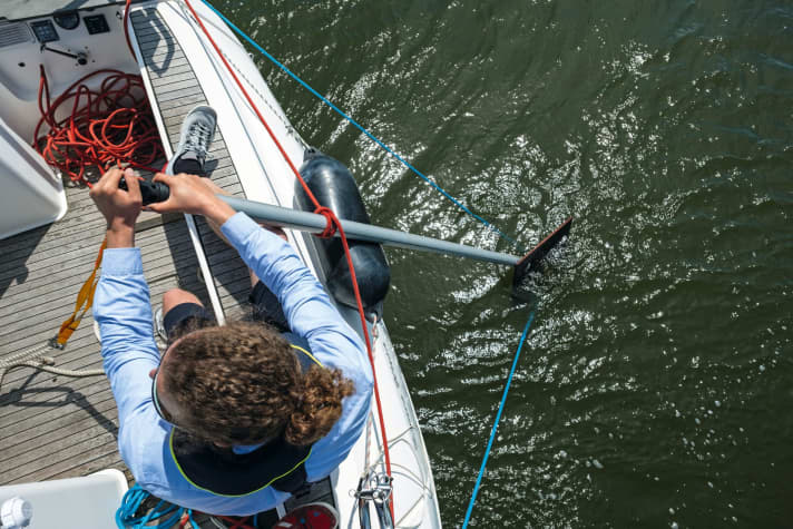 Die Yacht mit Notruder zu steuern kann schwierig sein