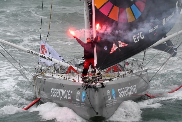   Le "Seaexplorer - Yacht Club de Monaco" et son skipper Boris Herrmann lors de la finale du Vendée Globe