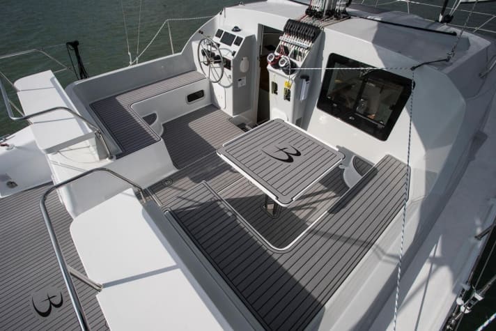   All halyards, sheets and trim lines run onto a central pedestal. The function is flawless