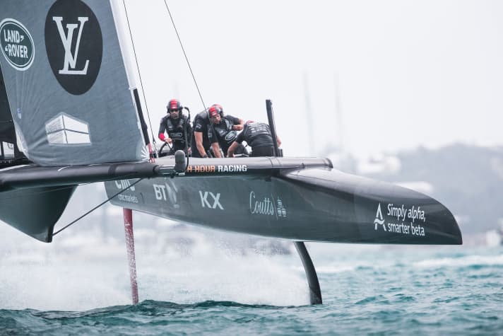   At their first attempt, the well-sailing Brits were unable to achieve the desired Cup victory because their boat was not fast enough. Now it's back to single hulls - as was last the case in 2007