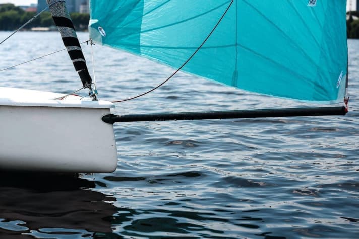   Adapté à une seule main : le gennaker est mis à l'eau et récupéré par un système d'une seule ligne.