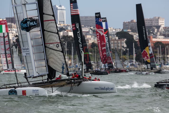   Départ de la Fleetrace devant le St. Francis Yacht Club