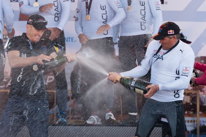   Winner against winner. Jimmy Spithill (l.), the fleet race and overall winner against his boss Russell Coutts, who won the match race