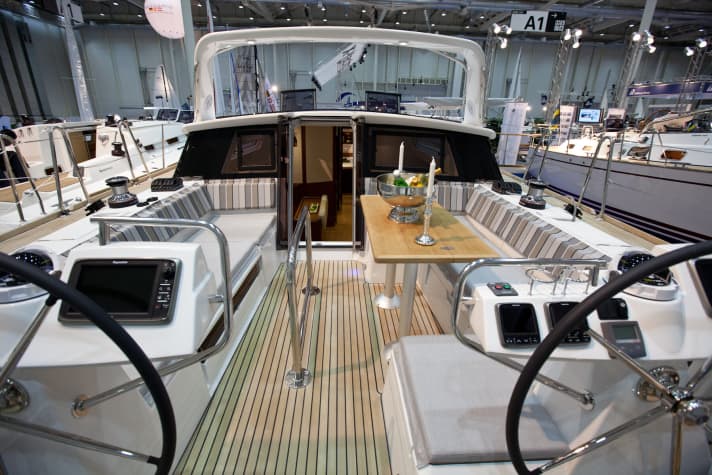   Double barre et cockpit géant : le Sense 46 sur le Hanseboot 2012