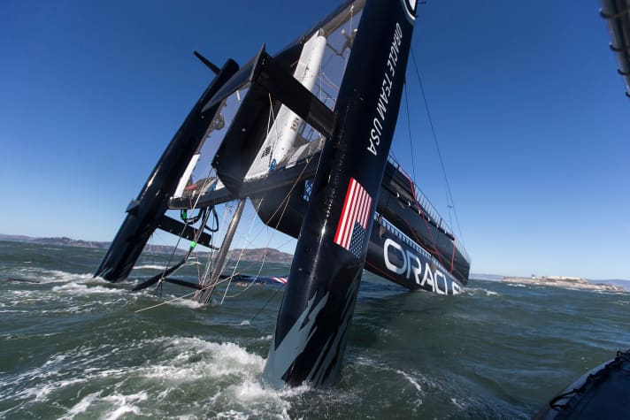   Chavirement d'Oracle Team USA AC72