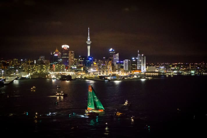   Groupama im Ziel vor Auckland