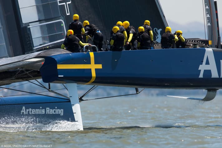   Con un "ragno" sotto il trampolino e le traverse diagonali, "Big Blue" ricorda la barca dei neozelandesi.