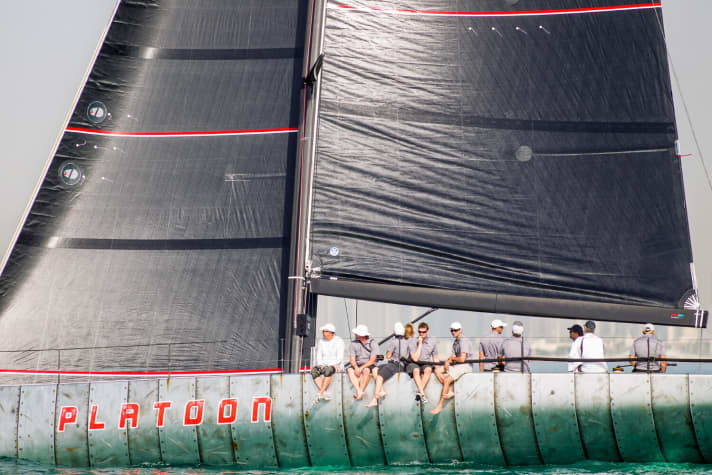   Irgendwie anders: Panzerkreuzer-Design auf Regattarumpf