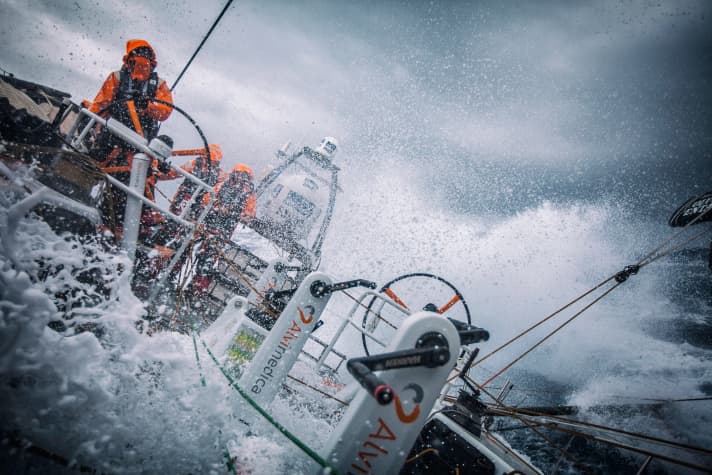   Kälter, nasser, Southern Ocean. Stu Bannatyne kämpft Alvimedica durch die Wellen