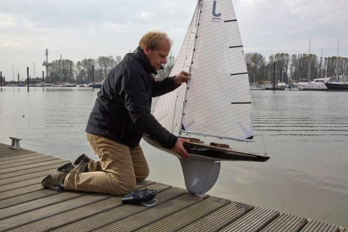   Die J-Class von Stockmaritime gehört zu den aufwändigeren Modellen