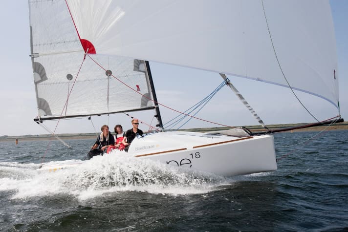   Seascape 18 : bateau à gennaker rapide et facile à maîtriser avec double couchette