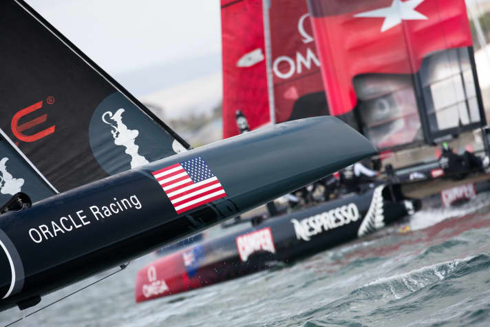   In alto, ma indietro: "Oracle Racing" con Russell Coutts ha perso la semifinale contro i Kiwi per 1-2 dopo essere stato in vantaggio per 1-0.