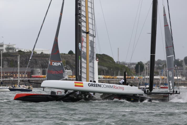   ... with the launch of "GreenComm", which had to give up before the start with damage and without a skipper
