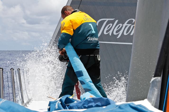   Die Vorbereitungen auf den Starkwind-Waschgang sind beim Team Telefonica abgeschlossen