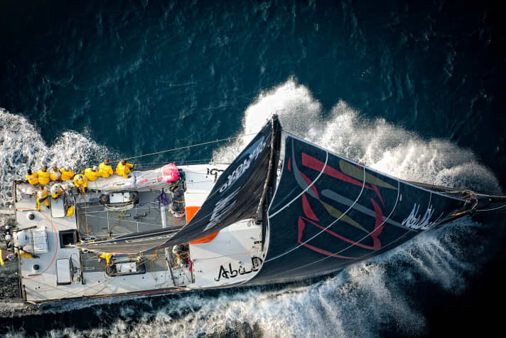   Le faucon vu du ciel : Abu Dhabi est passé de la dernière à la première place et a remporté le sprint inaugural de la troisième étape