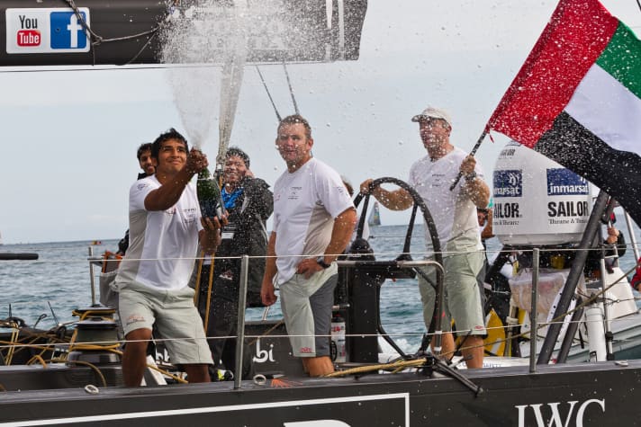   Champagne et drapeau : Abu Dhabi remporte pour la deuxième fois une In-Port Race après Alicante (en photo)