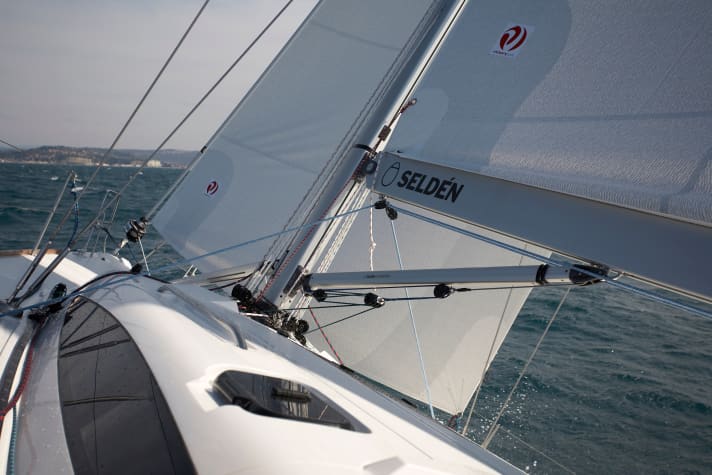   Power combination: The downhaul has a 24-fold ratio with only eight deflections