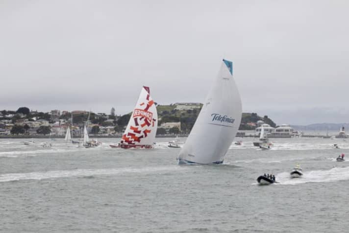   Il s'en est fallu de peu pour que Telefonica franchisse la ligne d'arrivée en troisième position, devant les campeurs qui l'attaquaient.