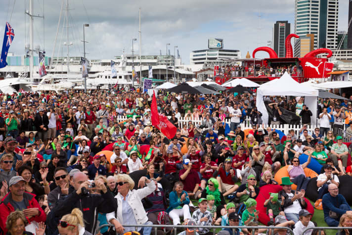   Molto frequentato: Il villaggio delle regate ad Auckland, perché i kiwi celebrano i loro eroi della vela come nessun altro.