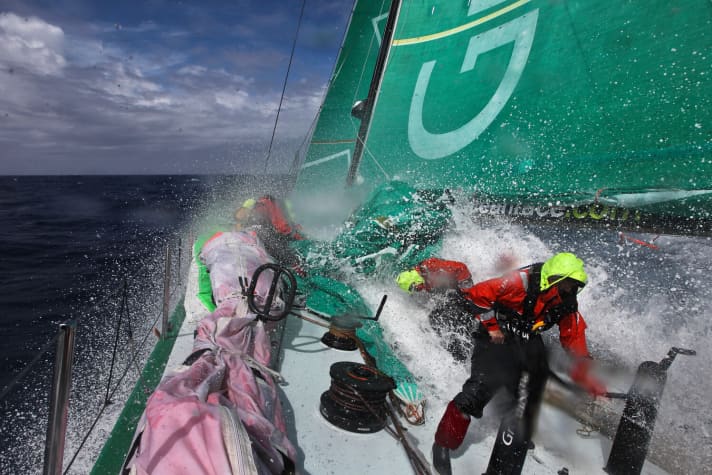  Con velocità: Franck Cammas e Groupama sono stati recentemente al secondo posto, a poca distanza da Camper e Puma.