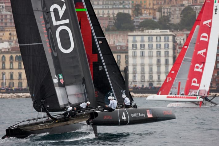   Derrière : Oracle Spithill a dû s'incliner devant Luna Rossa, mais a pris la tête du classement général