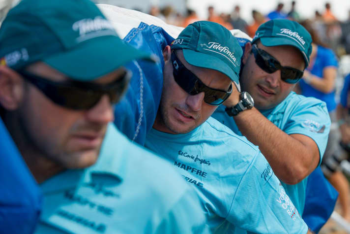   The sailing tugs: Telefonica is clearly in the lead, but will this still be the case after the protest?
