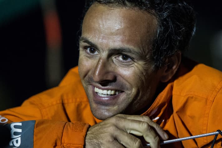   Franck Cammas et Groupama ont réussi à dépasser Telefonica grâce à un coup extrême et peuvent ainsi continuer à espérer.