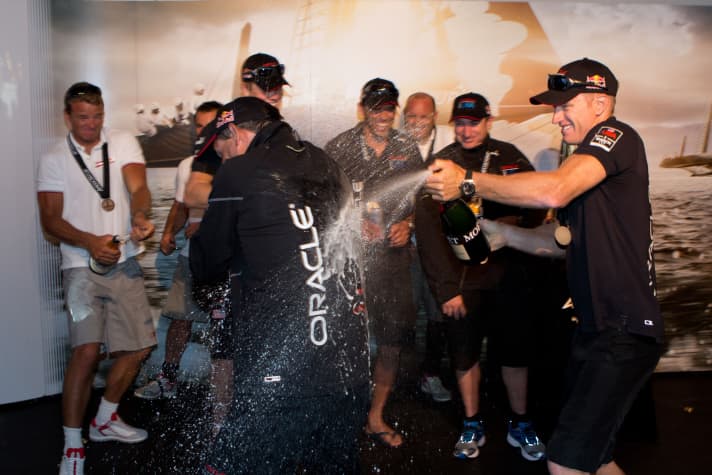   Usual picture: The best sailors (Spithill and his Oracle colleagues) with the best team and the biggest budget also get the champagne shower