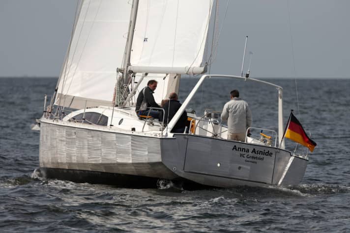   Breit, grau, stark: die erste BM 40 Clipper während der Testfahrt 