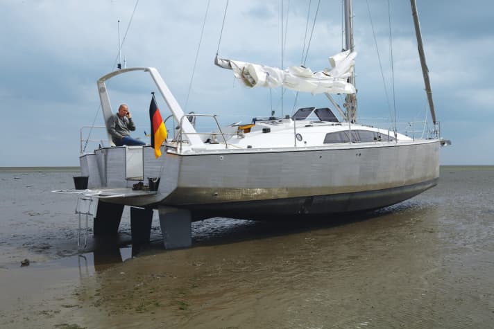   Folding bathing platform, three rudder blades, equipment carrier: the owner gets what he wants