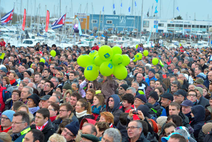  Circa 350.000 appassionati hanno trasformato Les Sables d'Olonne, che conta appena 14.000 abitanti, nella capitale mondiale della vela per un intero fine settimana.