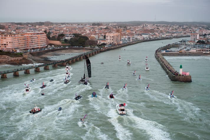   Enfin, l'entrée du port