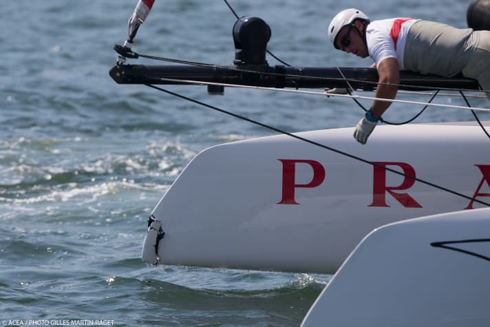   Night shift for the shore crew: Luna Rossa and Team New Zealand sailed close to each other in the match race