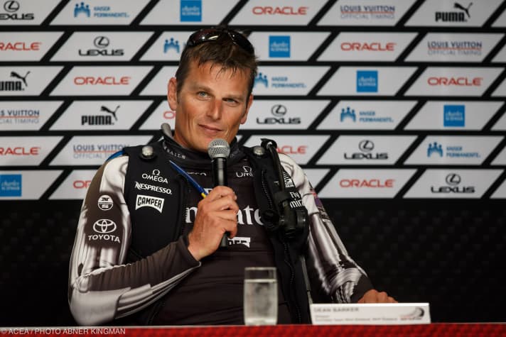   Dean Barker a perdu la Coupe en 2003 sur son plan d'eau natal, au large d'Auckland, au profit de son ancien champion Russell Coutts et de Team Alinghi - il veut la récupérer !