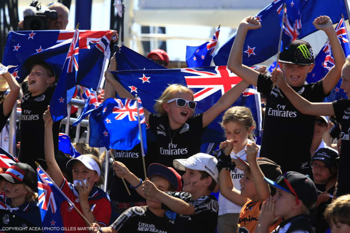   Un petit pas pour l'Emirates Team New Zealand, un grand pour la patrie : la Nouvelle-Zélande rêve d'une troisième victoire en Coupe après 1995 et 2000