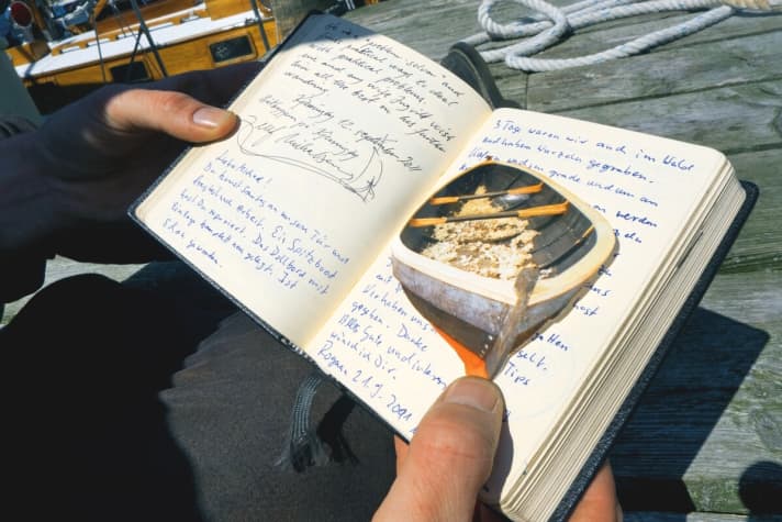   Ce cahier raconte sa vie : Notes, attestations, dédicaces