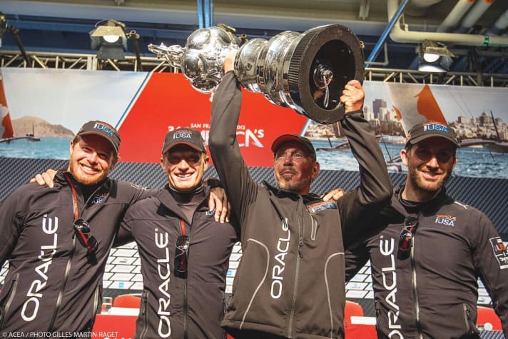   Rennstallbesitzer Larry Ellison und sein Skipper Jimmy Spithill wollen die SIlberkanne erneut verteidigen