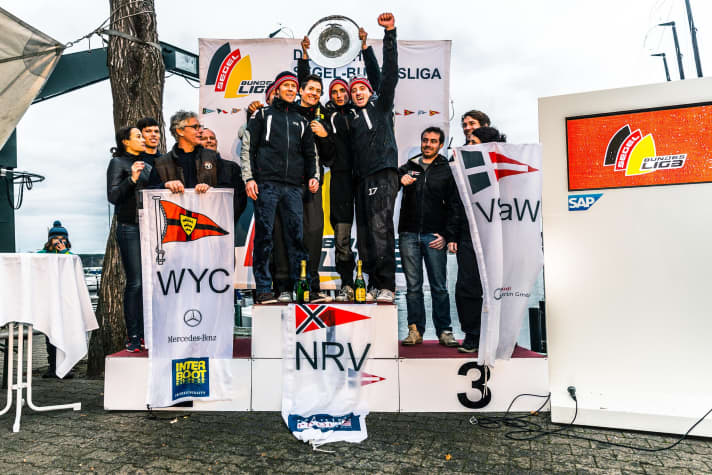   Die siegreichen Clubs der Segel-Bundesliga-Premiere 2013: WYC (3.), NRV (1.) und VSaW (2.)