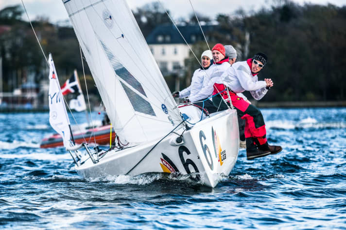   Starker Auftritt von Steuerfrau und Olympiaseglerin Stefanie Rothweiler in der ersten Bundesliga-Saison: Platz zwei für den WYC-Kader