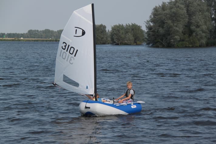   Il Dinghygo S è lungo 2,20 metri e ha una superficie velica di 3,2 metri quadrati.