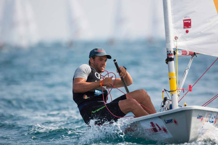   Fights his way up from 48th place to sixth: Philipp Buhl wants to defend his title in front of Kiel, but messed up the opening round